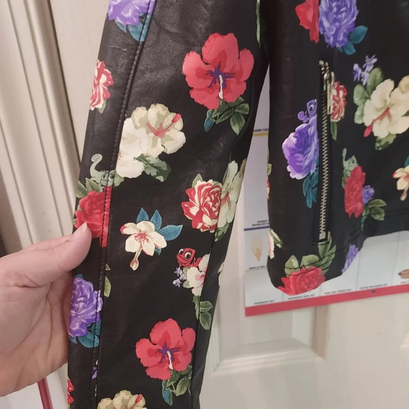 Disney Rapunzel Faux Leather Moto Jacket for Girls in Size 9/10 Large - Picture 7 of 12